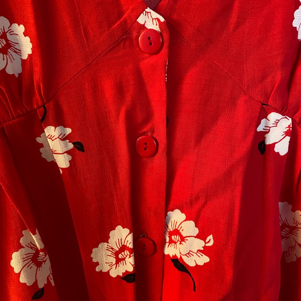 Floral button down top - Picture 2 of 3